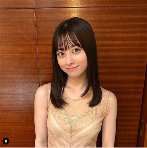 橋本 環 奈 谷間